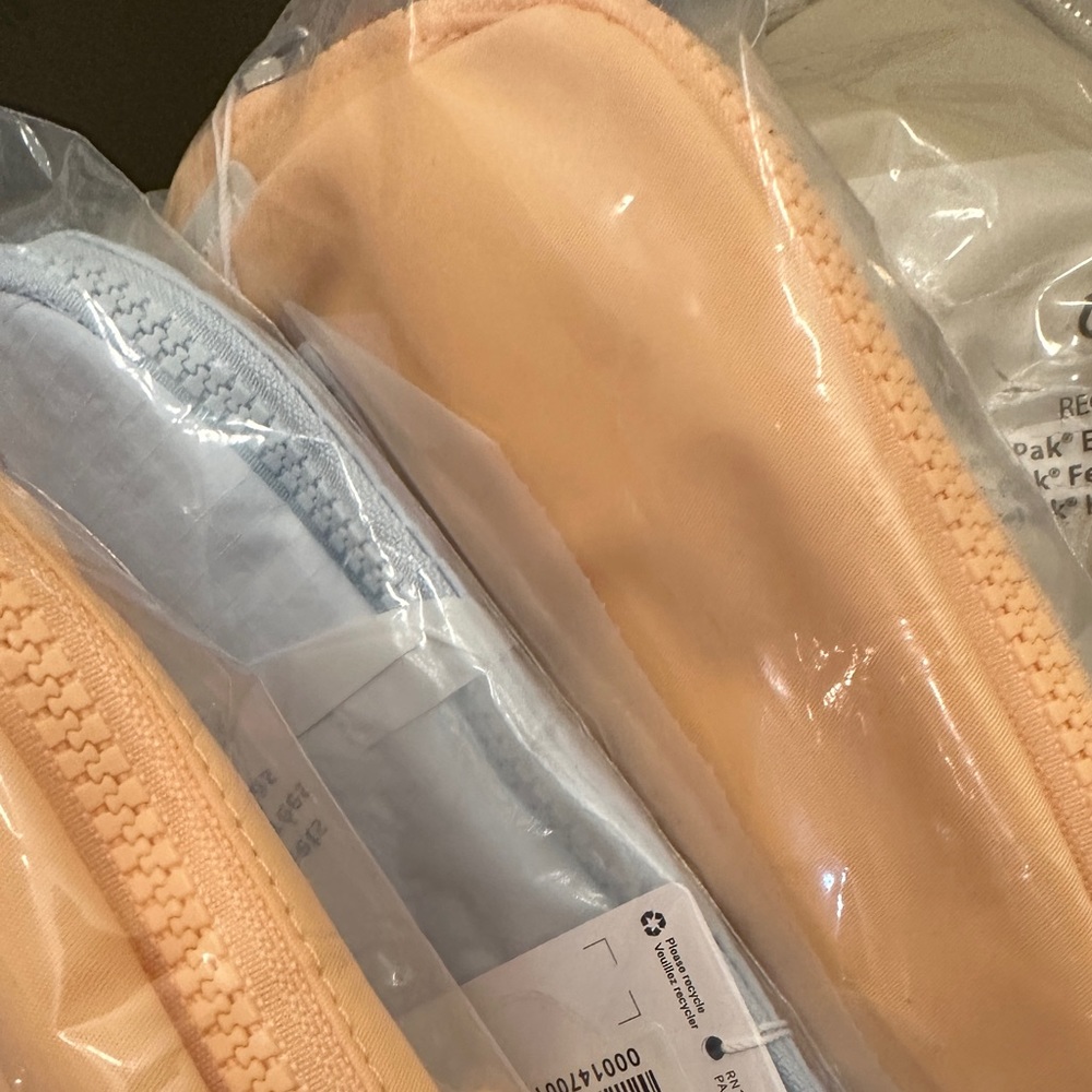 NWT LULULEMON BELT BAG 1L VARIOUS
STYLE (4)